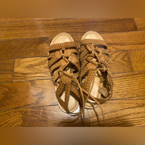 Shoes/Flats/Sandals Sizes 6-6.5 (USED/GOOD CONDITION) - Picture 5 of 8